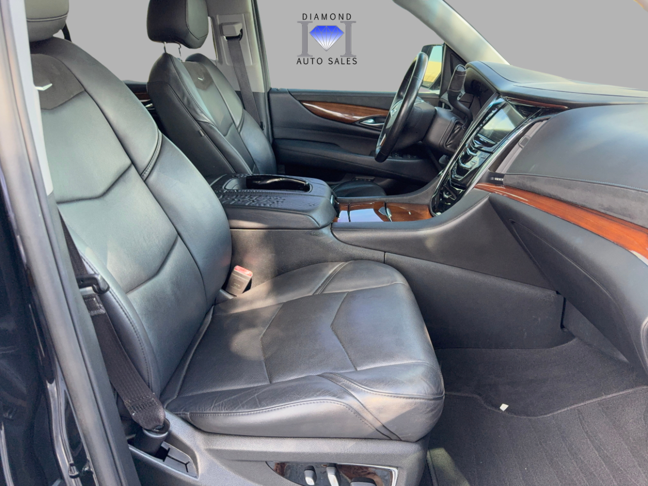 Cadillac Escalade ESV 4WD 4dr Luxury 2017