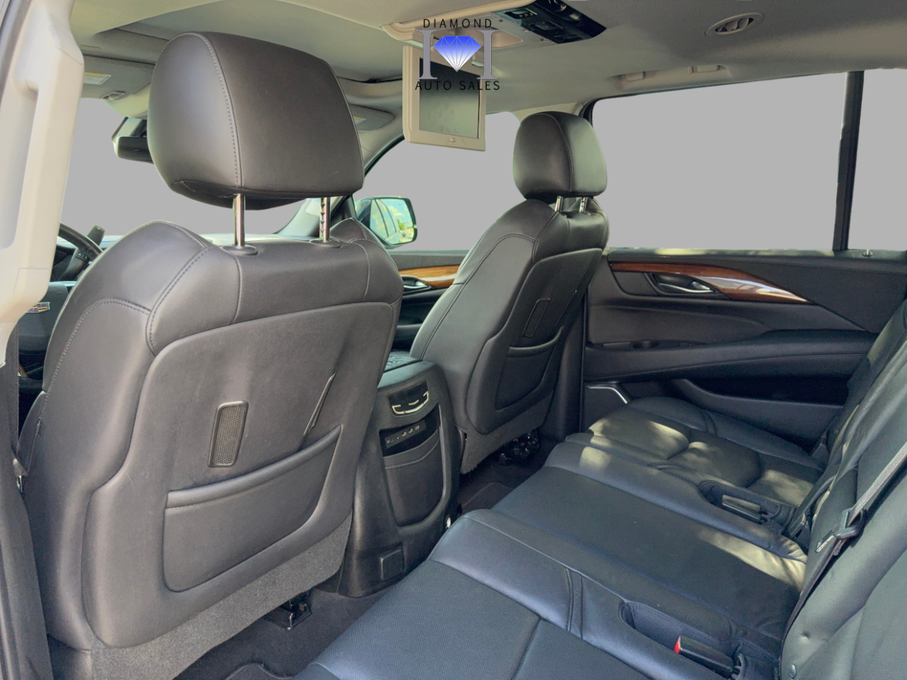 Cadillac Escalade ESV 4WD 4dr Luxury 2017