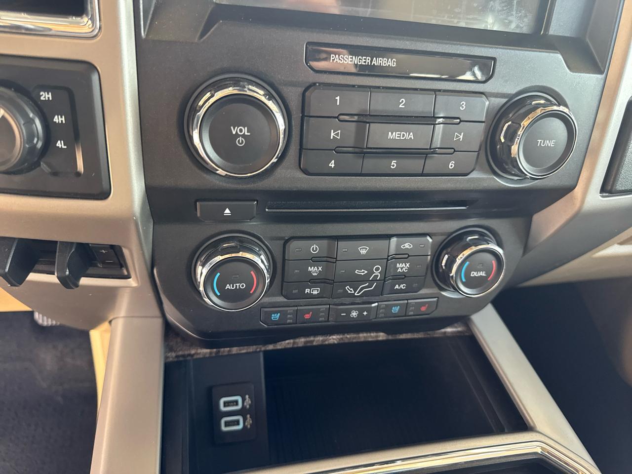 Ford 1 Ton Trucks Crew Cab Styleside 168" WB 4WD 2017
