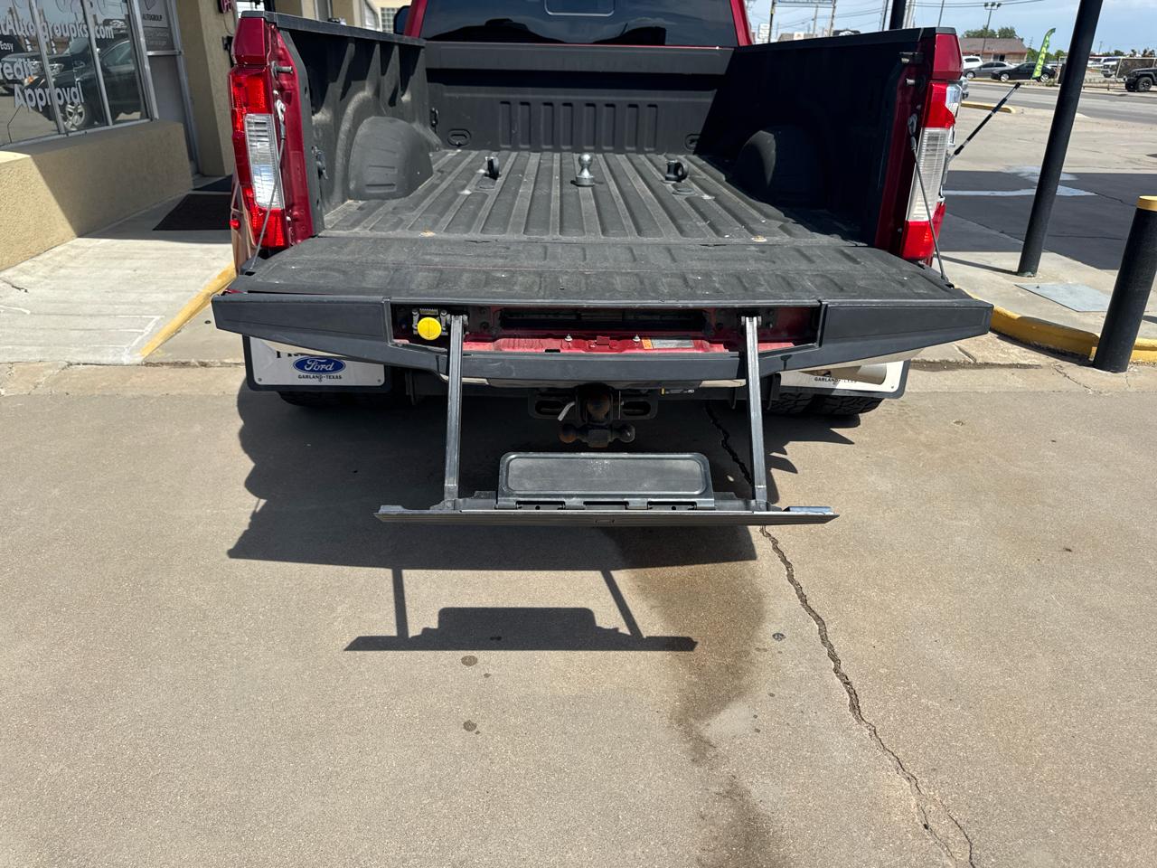 Ford 1 Ton Trucks Crew Cab Styleside 168" WB 4WD 2017