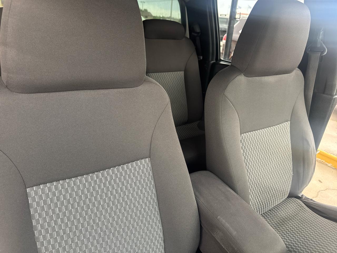 GMC Canyon SLE Crew Cab 2WD 2012