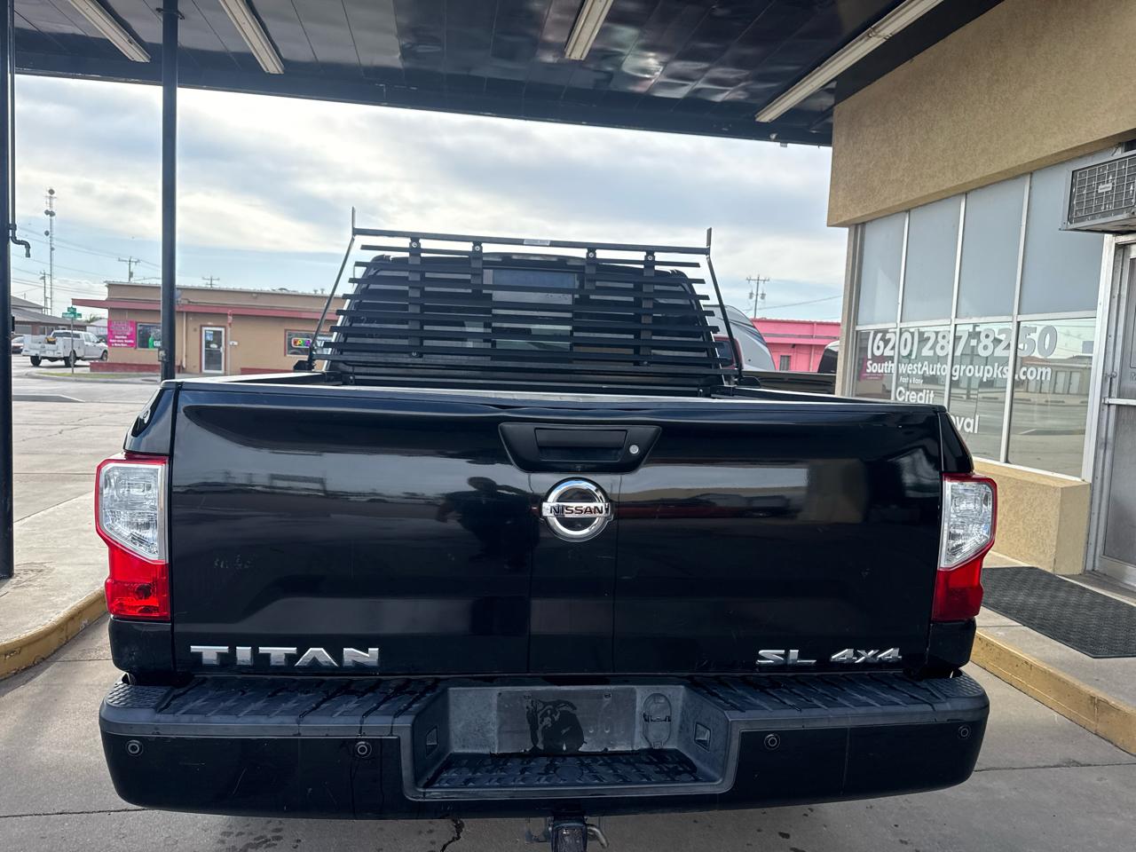Nissan Titan Platinum Reserve Crew Cab 4WD 2017