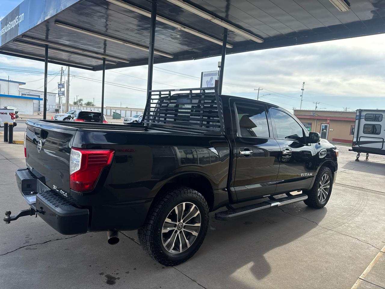 Nissan Titan Platinum Reserve Crew Cab 4WD 2017
