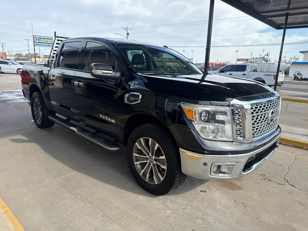 Nissan Titan Platinum Reserve Crew Cab 4WD 2017
