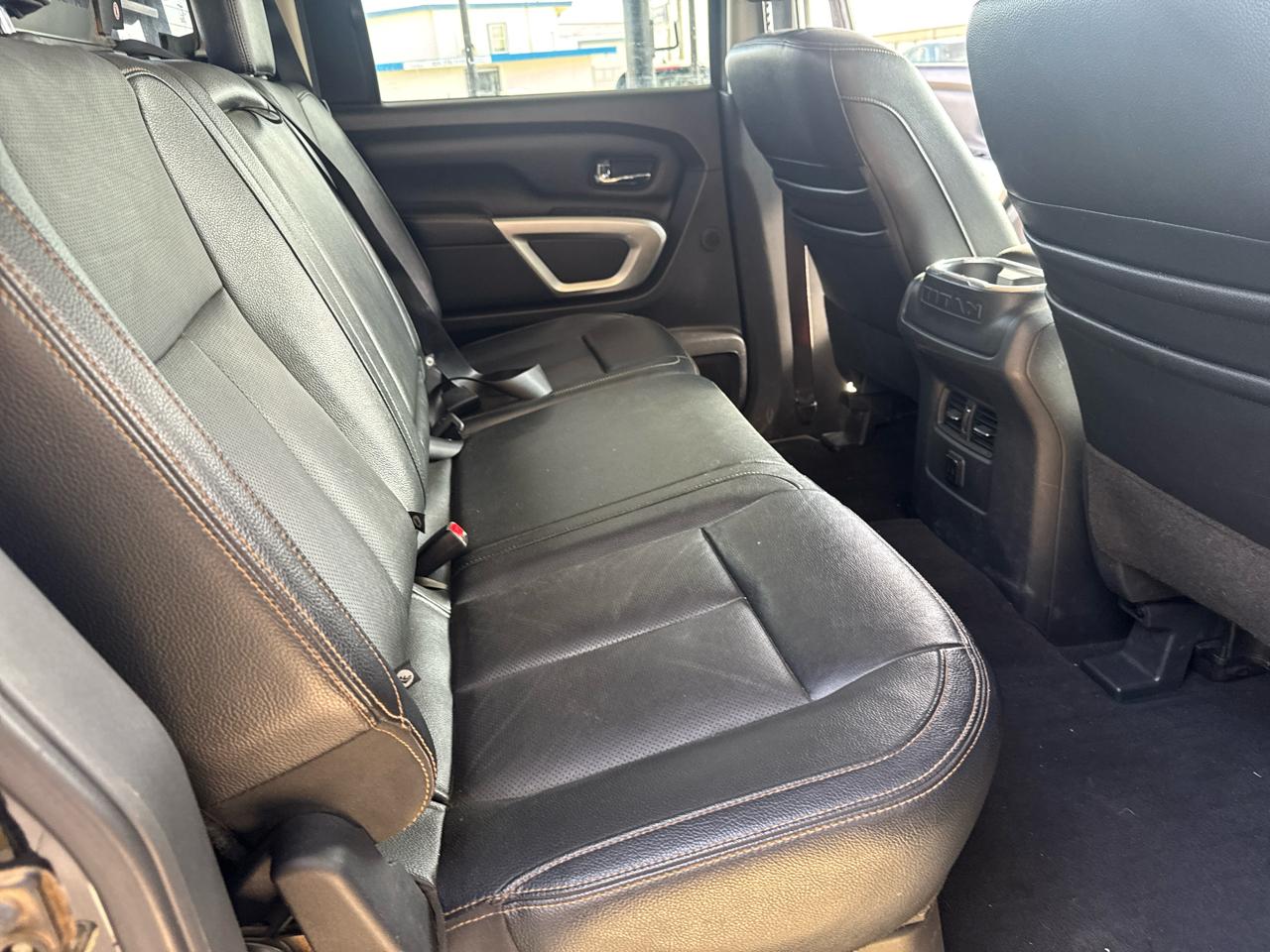 Nissan Titan Platinum Reserve Crew Cab 4WD 2017