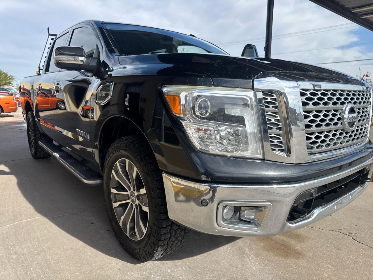 Nissan Titan Platinum Reserve Crew Cab 4WD 2017