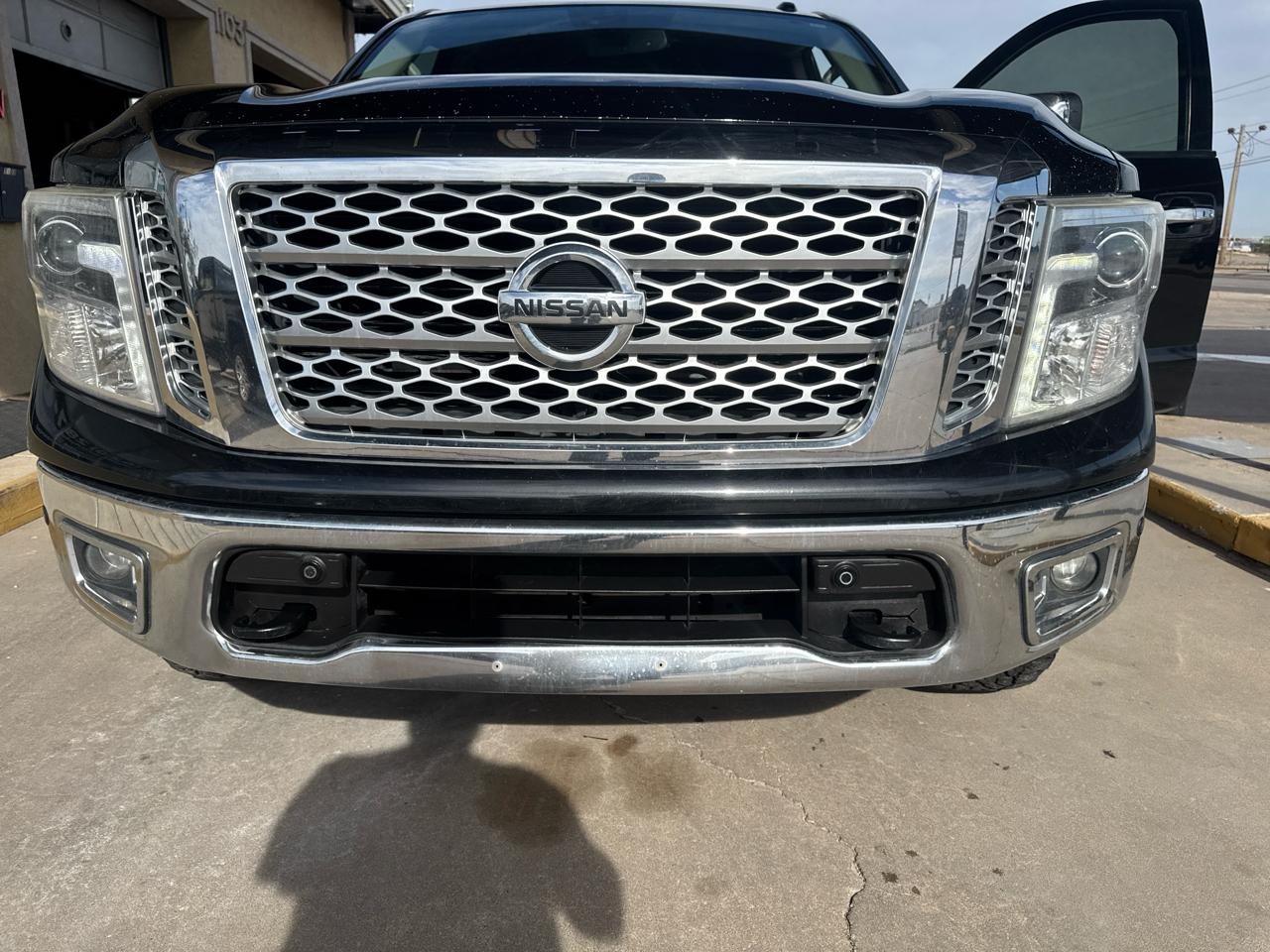 Nissan Titan Platinum Reserve Crew Cab 4WD 2017