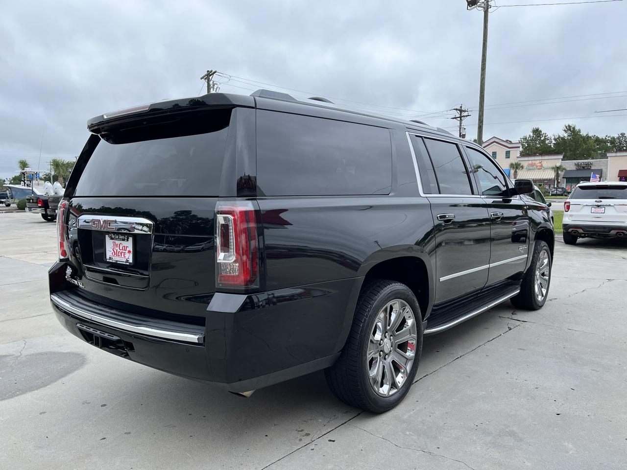 GMC Yukon XL photo 10