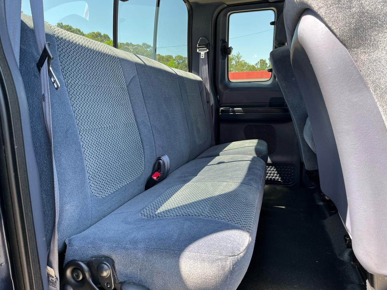 Ford Super Duty F-250 Supercab 142" XL 4WD 2001