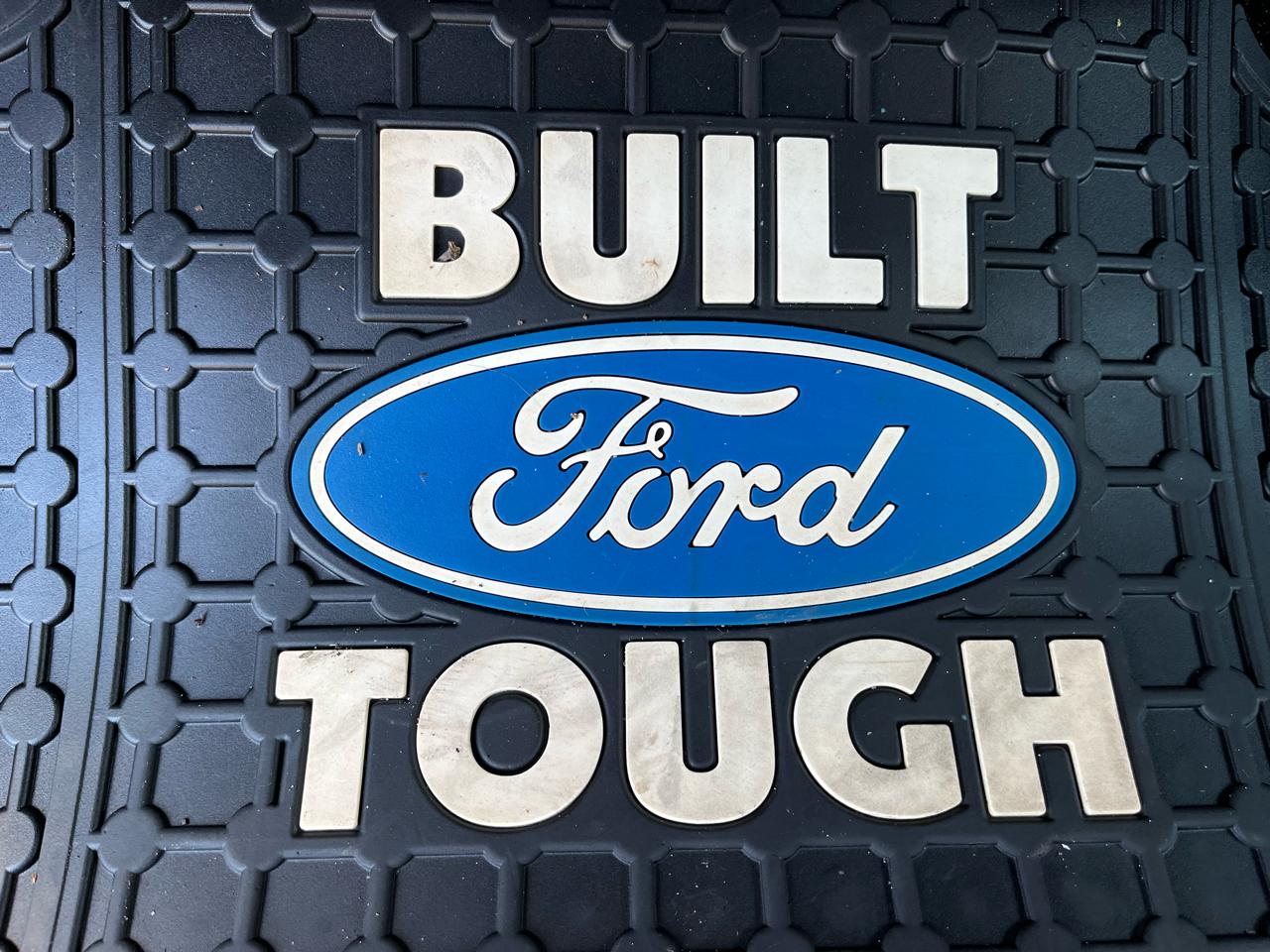 Ford Super Duty F-250 Supercab 142" XL 4WD 2001