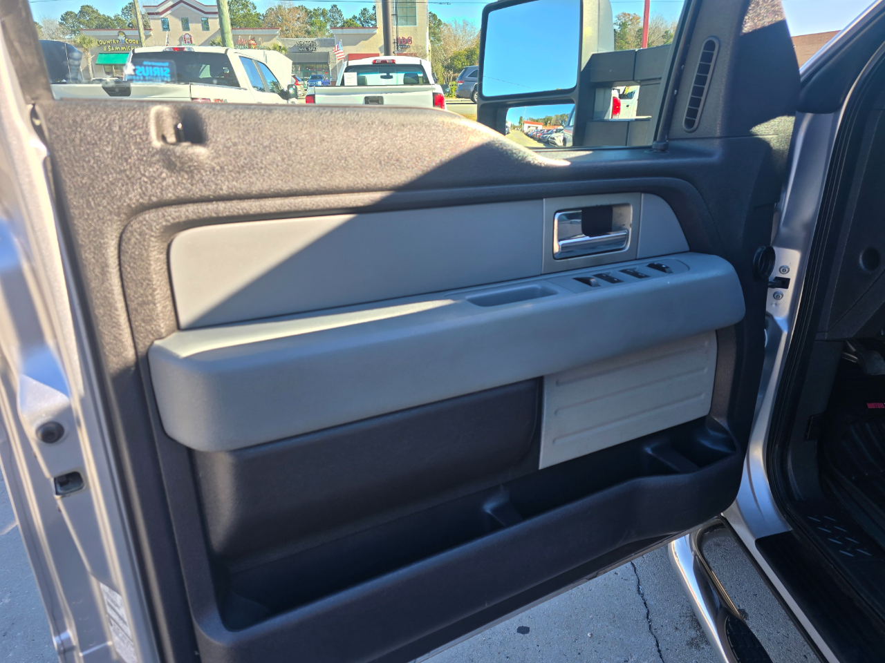 Ford F-150 2WD SuperCrew 145" XLT 2011