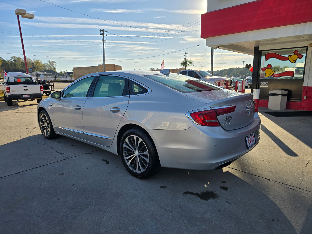 Buick LaCrosse 4dr Sdn Essence FWD 2017