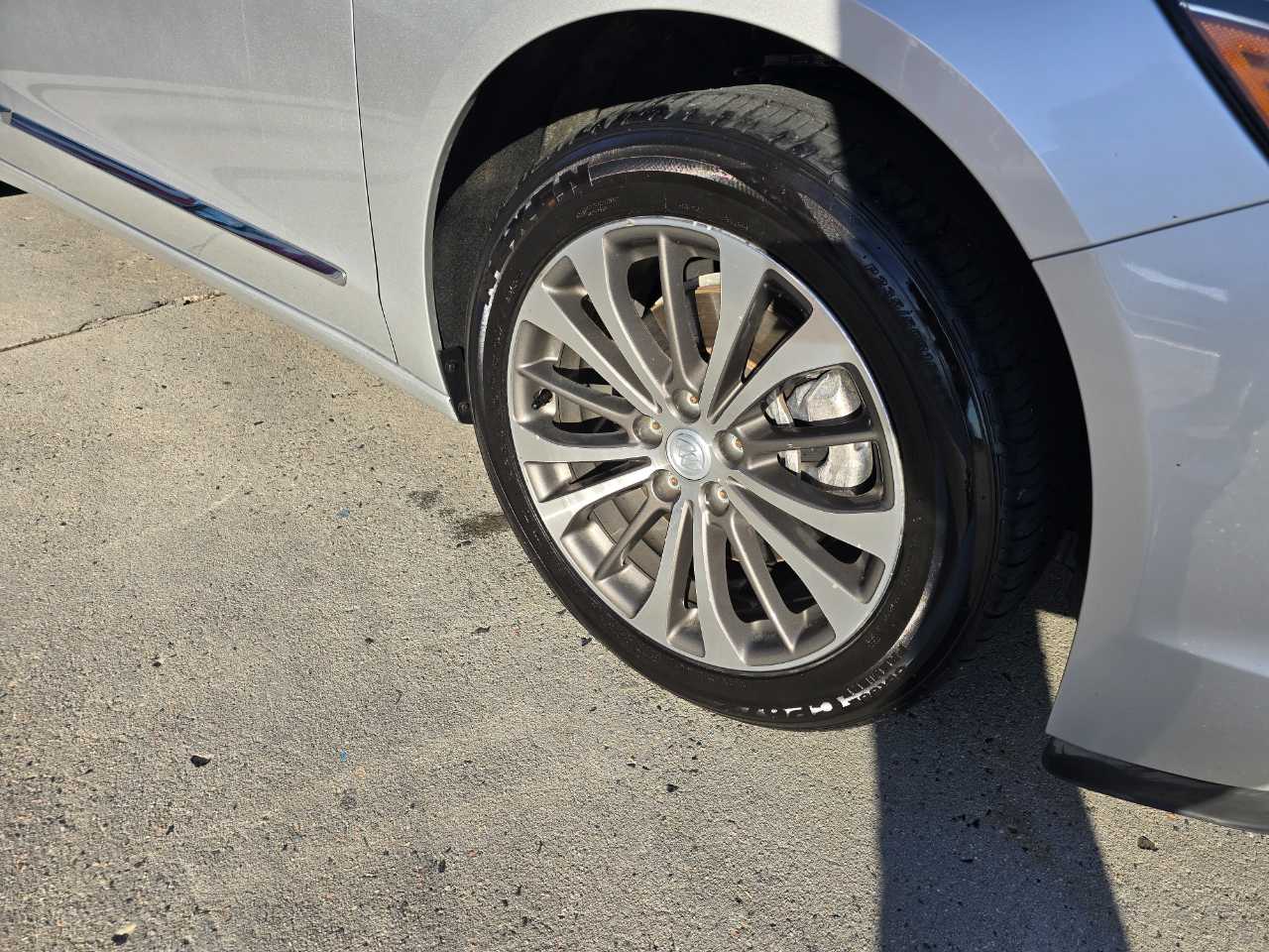 Buick LaCrosse 4dr Sdn Essence FWD 2017