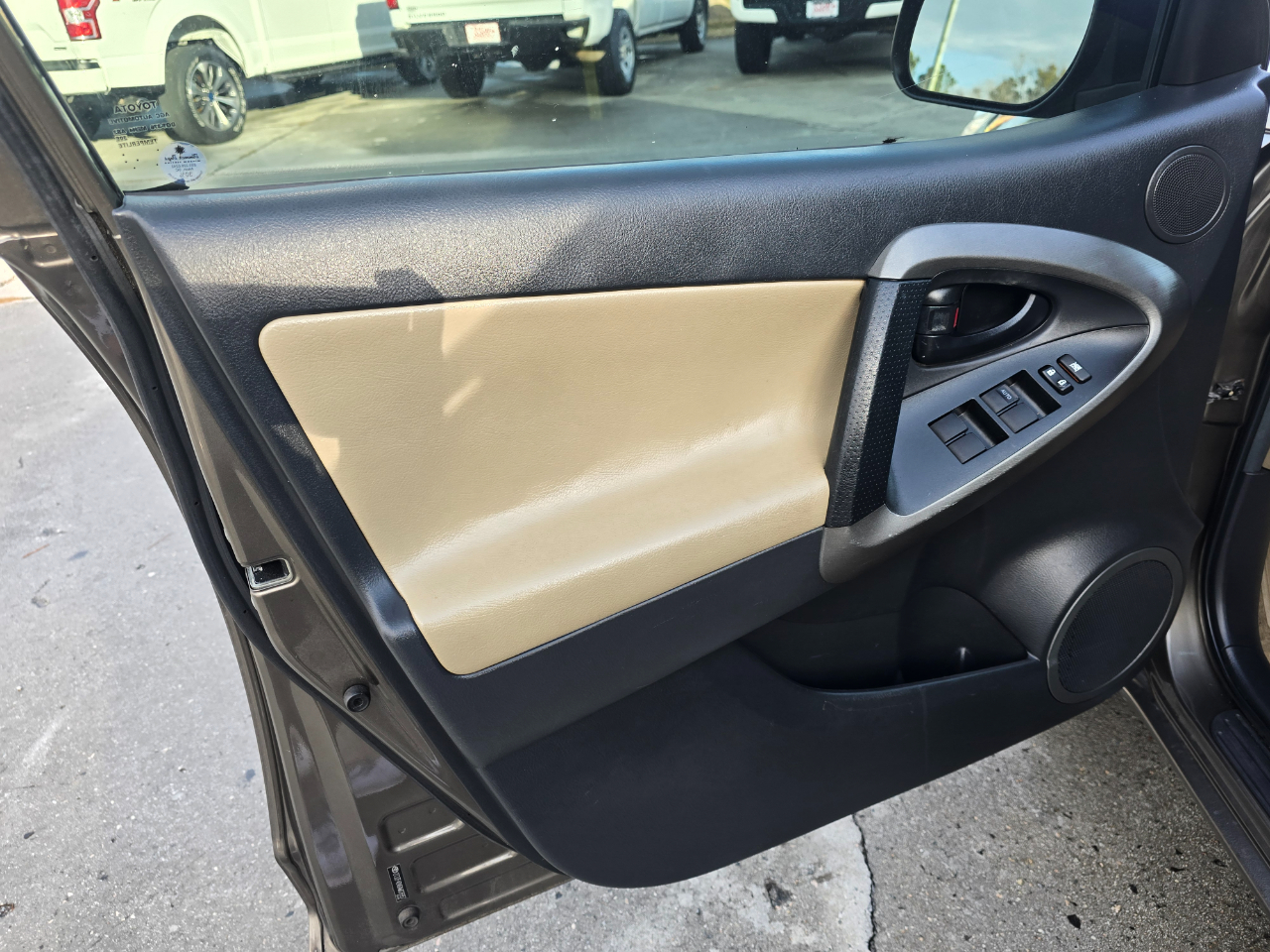 Toyota RAV4 FWD 4dr 4-cyl 4-Spd AT (Natl) 2010