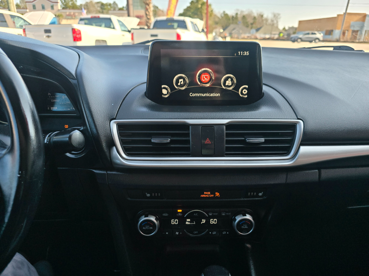 Mazda Mazda3 4-Door Touring Auto 2018