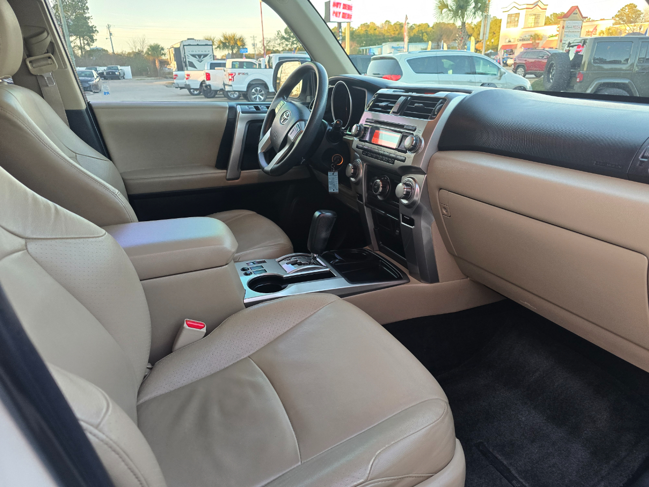 Toyota 4Runner RWD 4dr V6 SR5 (Natl) 2011