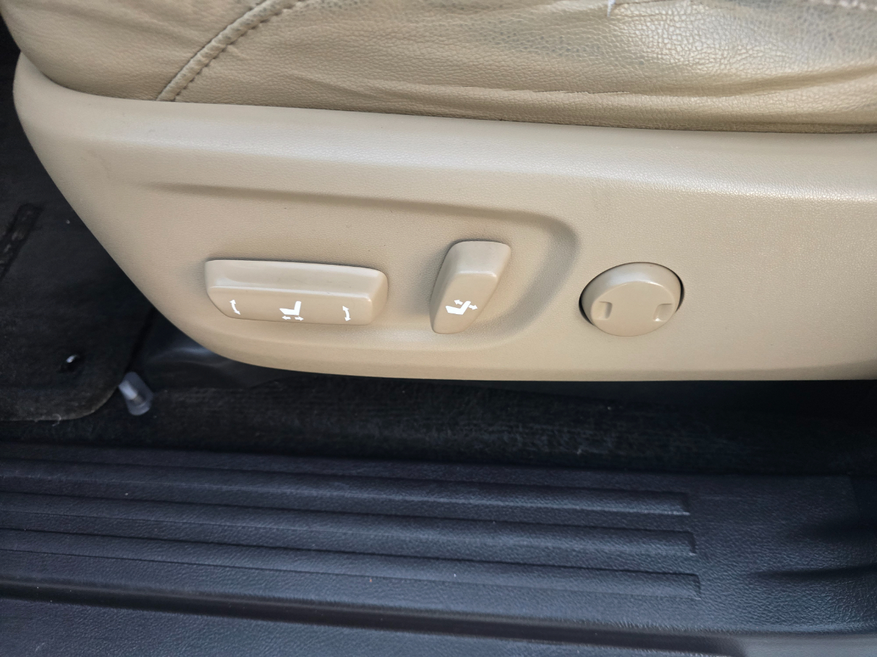 Toyota 4Runner RWD 4dr V6 SR5 (Natl) 2011