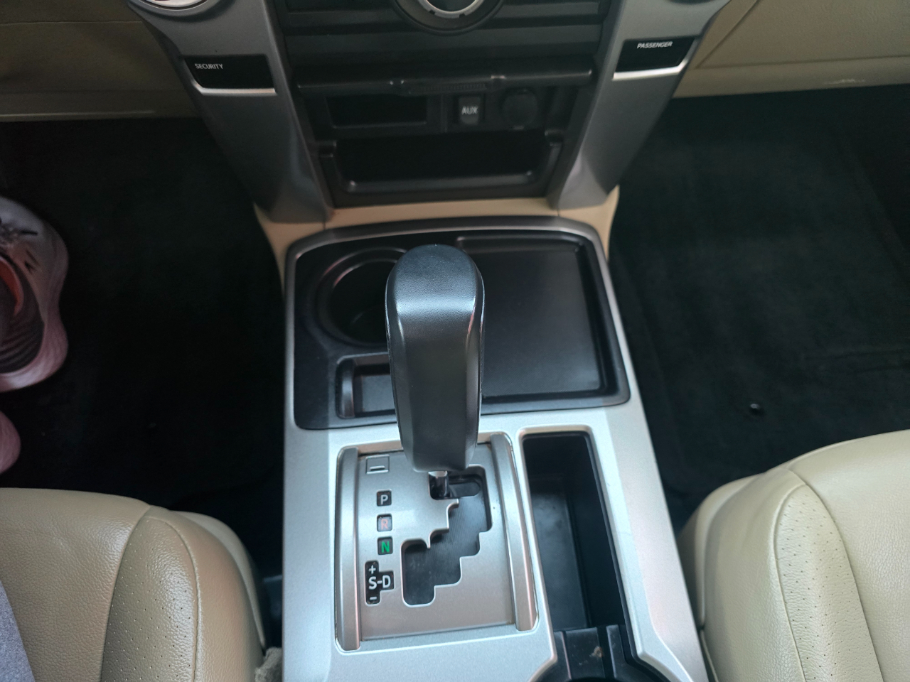 Toyota 4Runner RWD 4dr V6 SR5 (Natl) 2011