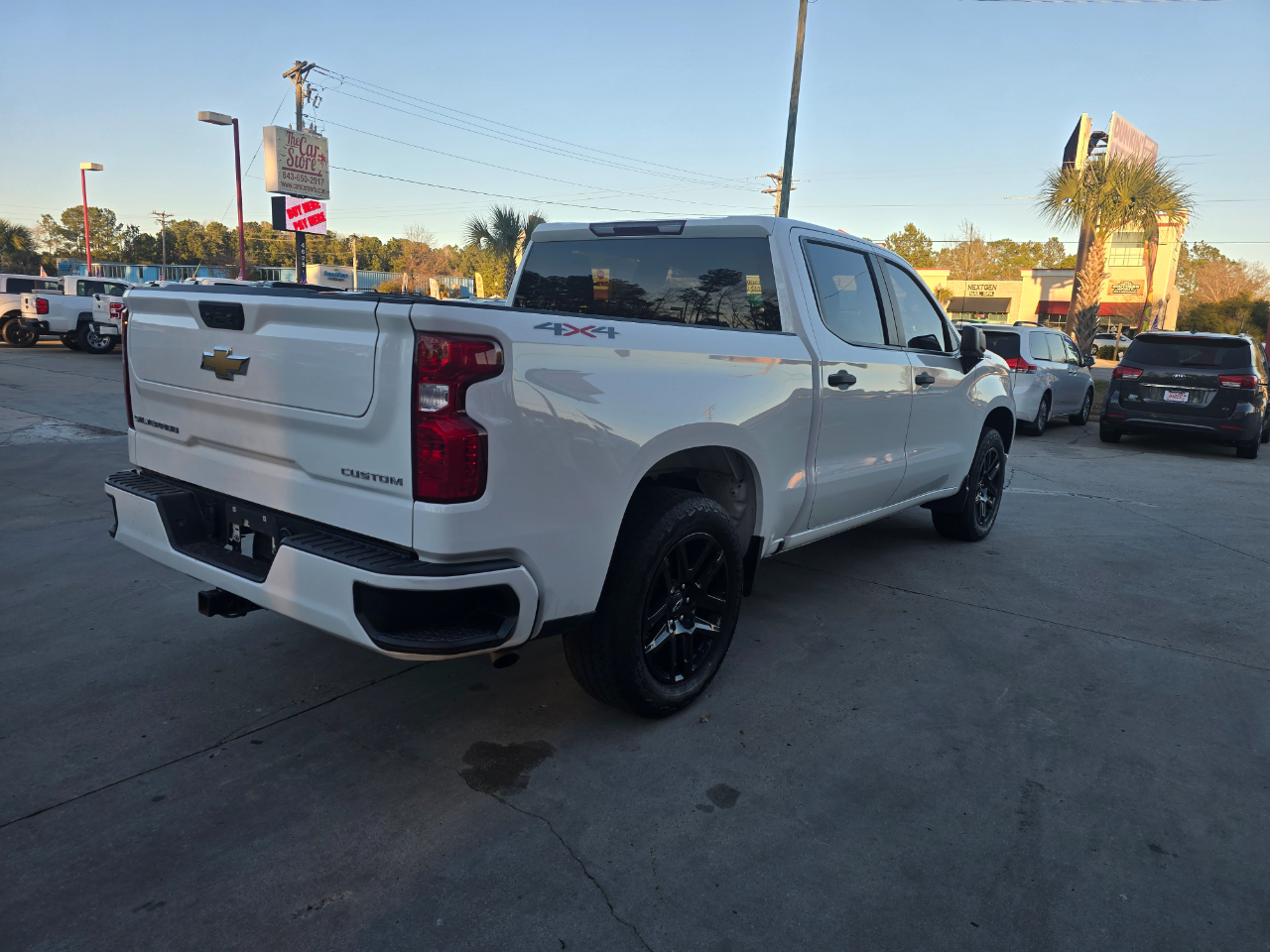 Chevrolet Silverado 1500 4WD Crew Cab 147" Custom 2022