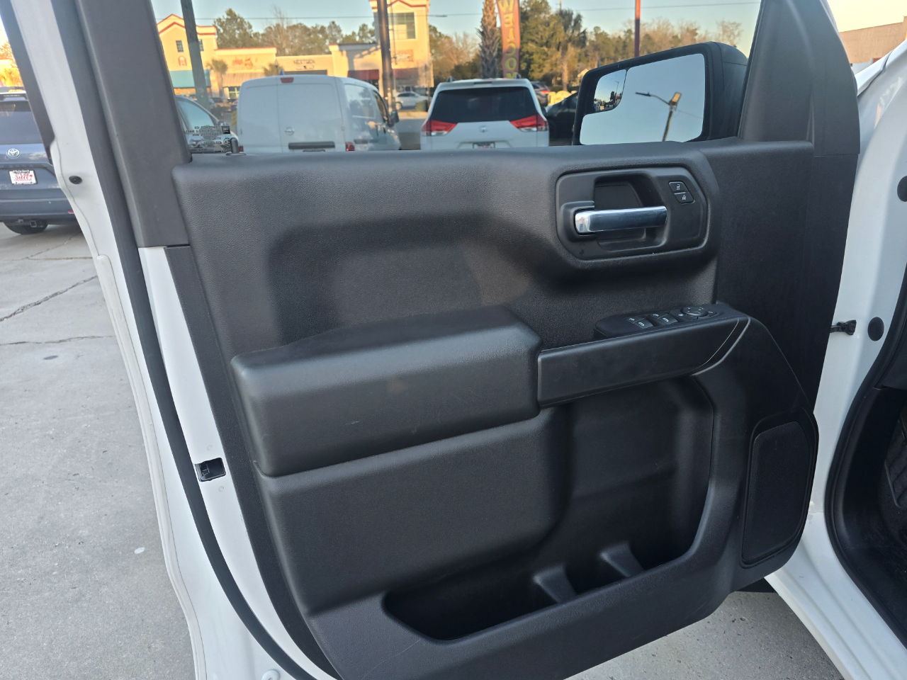 Chevrolet Silverado 1500 4WD Crew Cab 147" Custom 2022