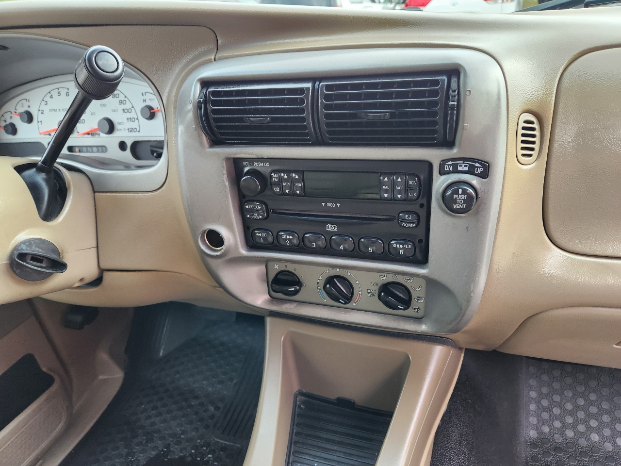 Ford Explorer Sport Trac 4dr 126" WB XLS 2004