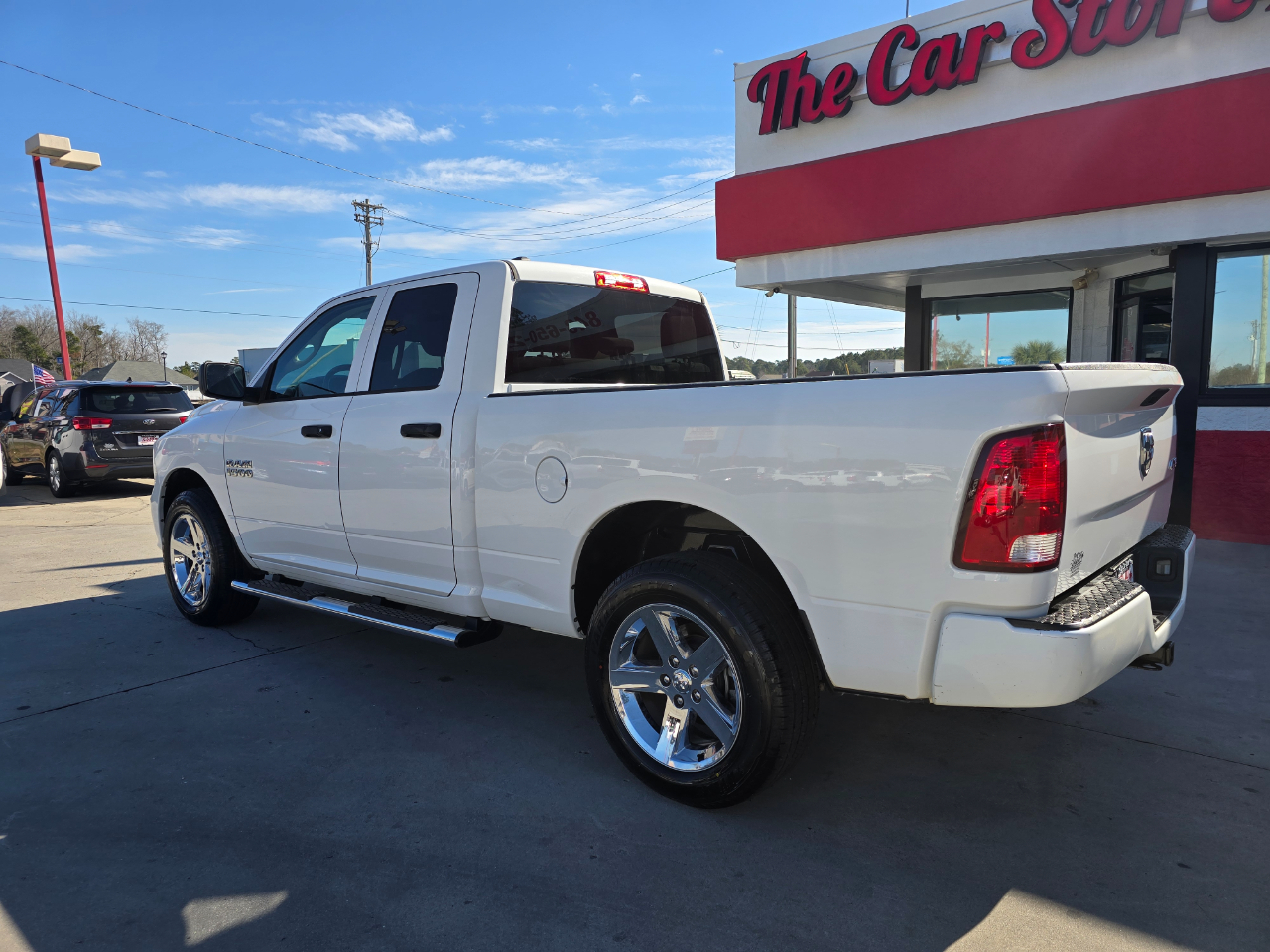 RAM 1500 Express 4x4 Quad Cab 6'4" Box 2017