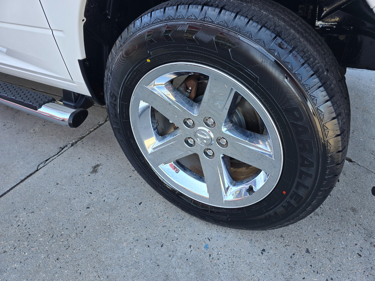 RAM 1500 Express 4x4 Quad Cab 6'4" Box 2017