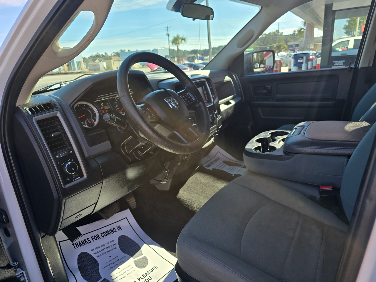 RAM 1500 Express 4x4 Quad Cab 6'4" Box 2017