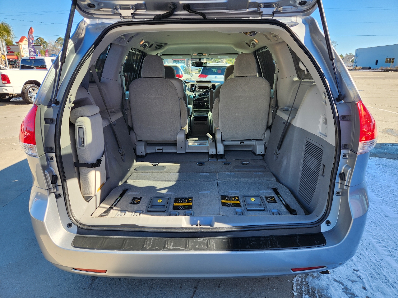 Toyota Sienna 5dr 7-Pass Van V6 LE AAS FWD (Natl) 2014