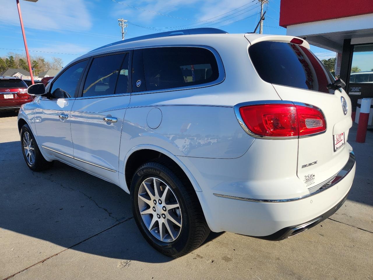 Buick Enclave FWD 4dr Leather 2017