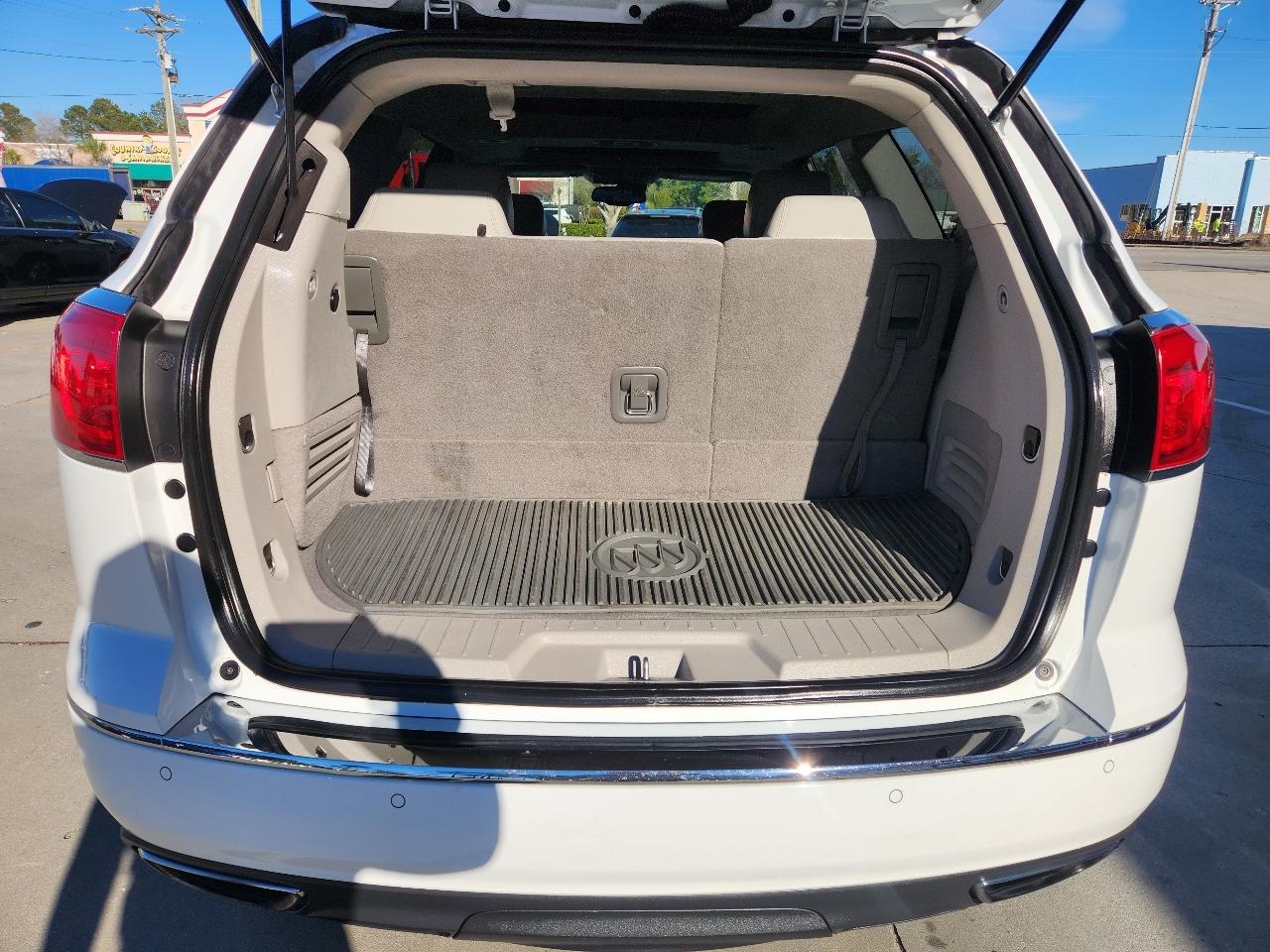 Buick Enclave FWD 4dr Leather 2017