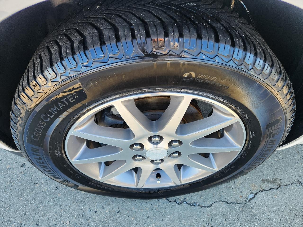 Buick Enclave FWD 4dr Leather 2017