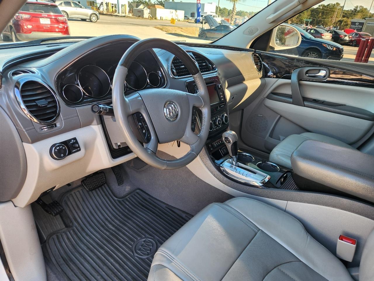 Buick Enclave FWD 4dr Leather 2017