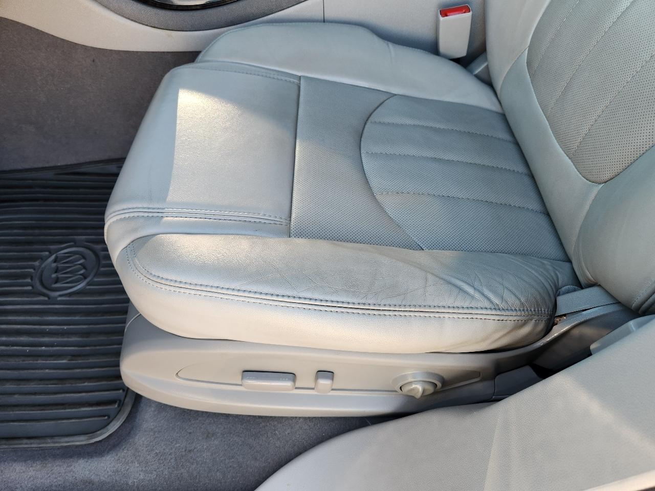 Buick Enclave FWD 4dr Leather 2017