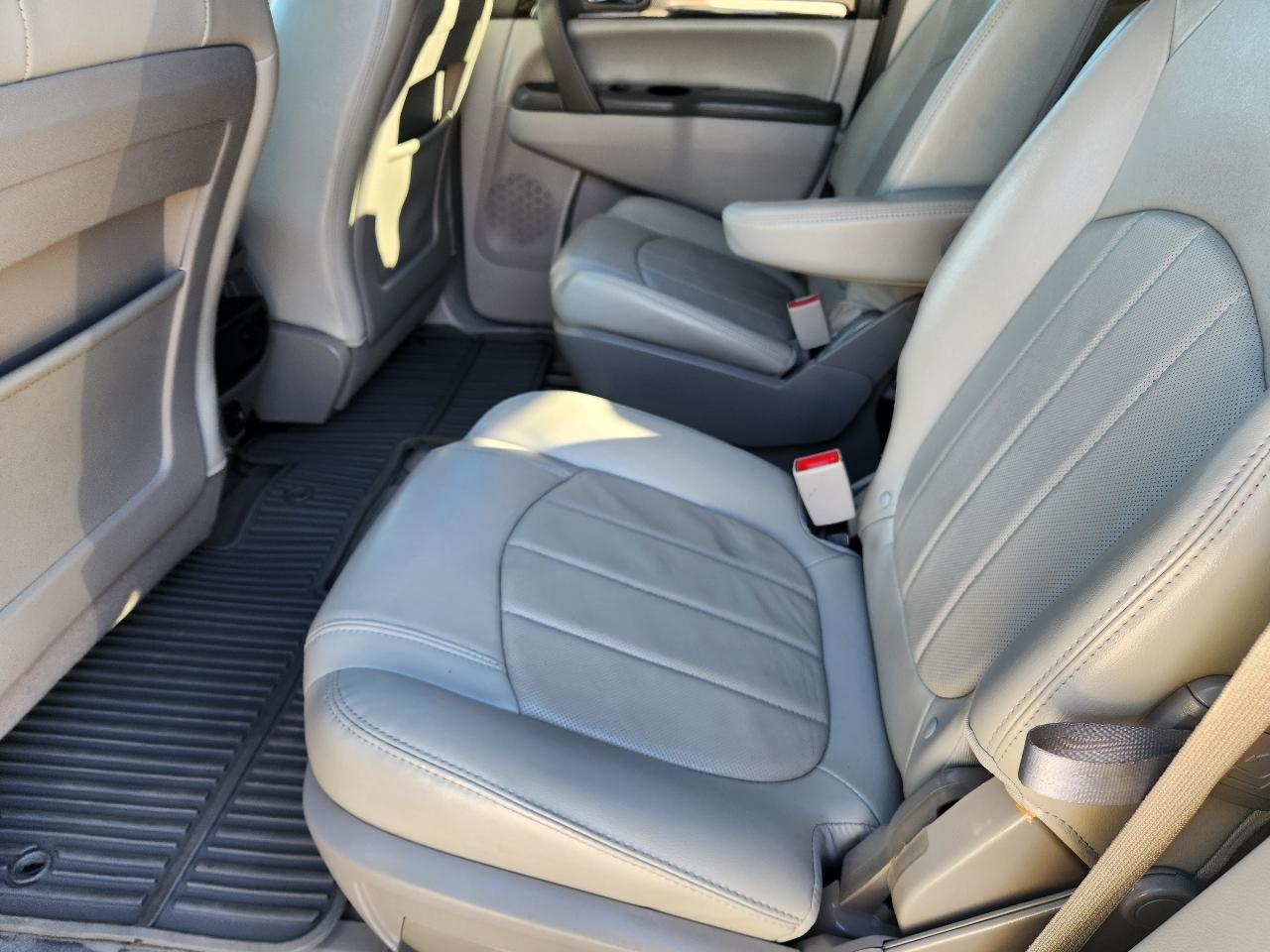 Buick Enclave FWD 4dr Leather 2017