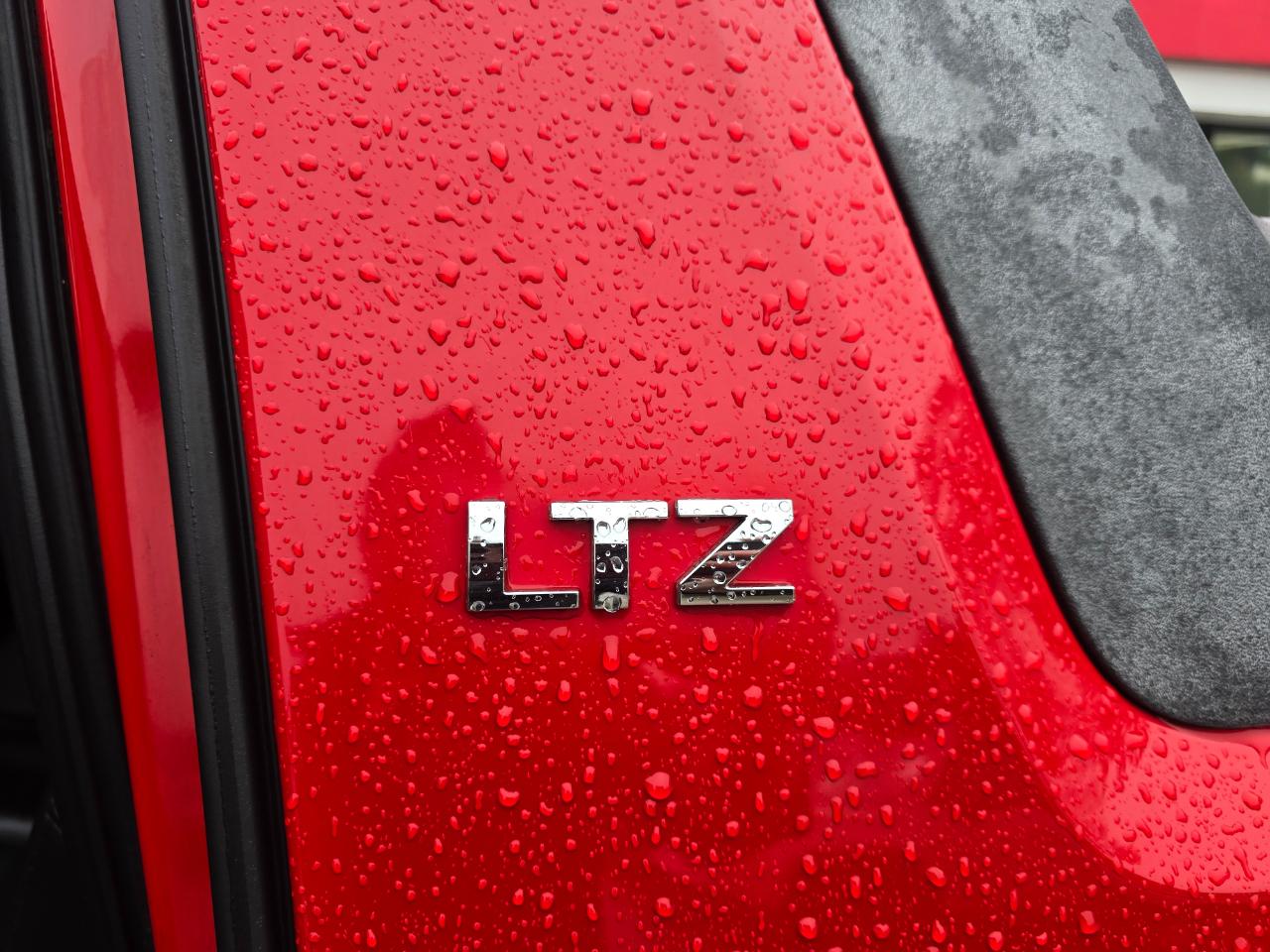 Chevrolet Avalanche 4WD Crew Cab 130" LTZ 2009