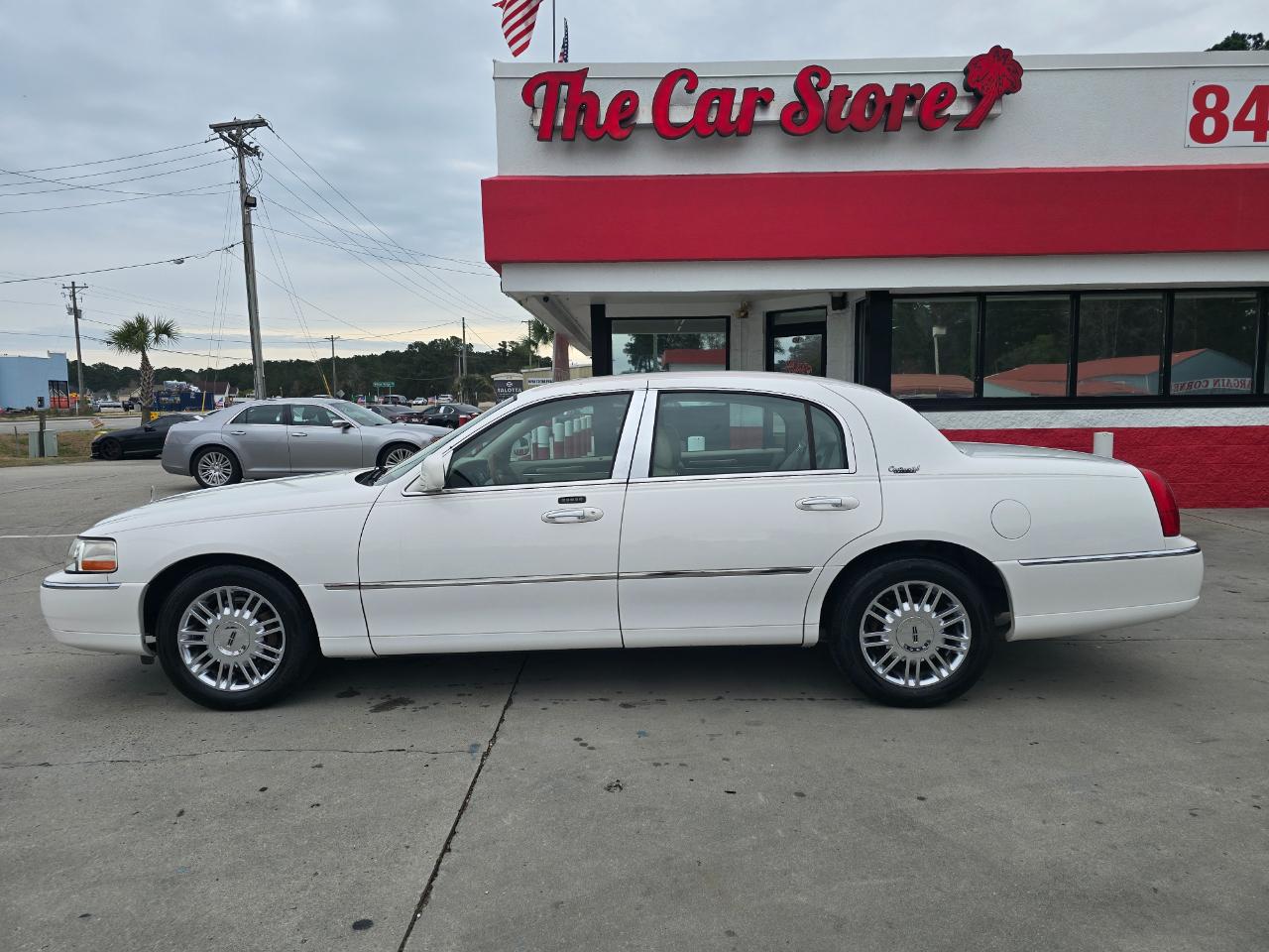 Lincoln Town Car 4dr Sdn Signature Limited 2010