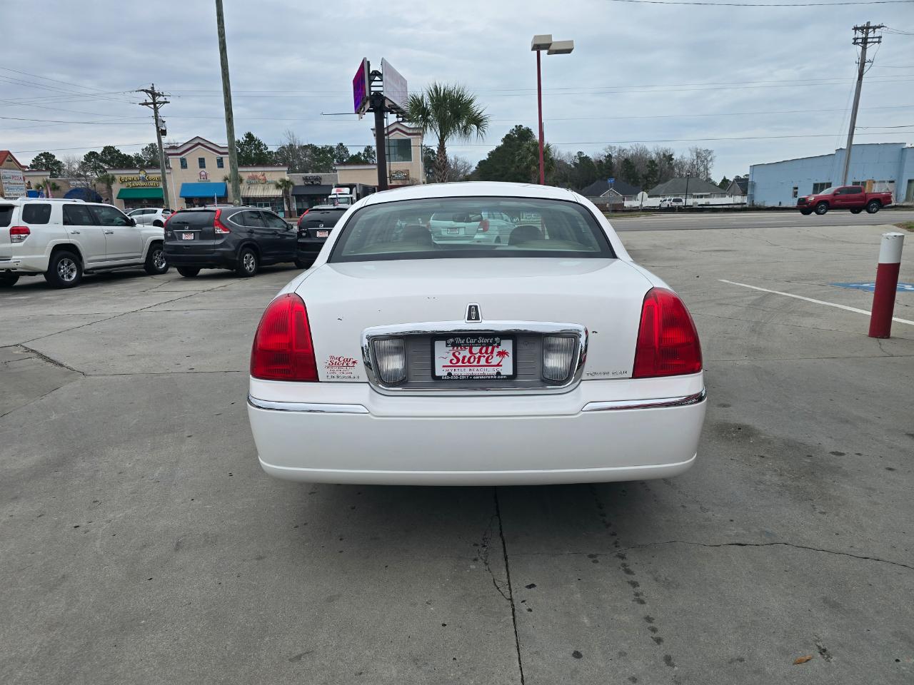 Lincoln Town Car 4dr Sdn Signature Limited 2010