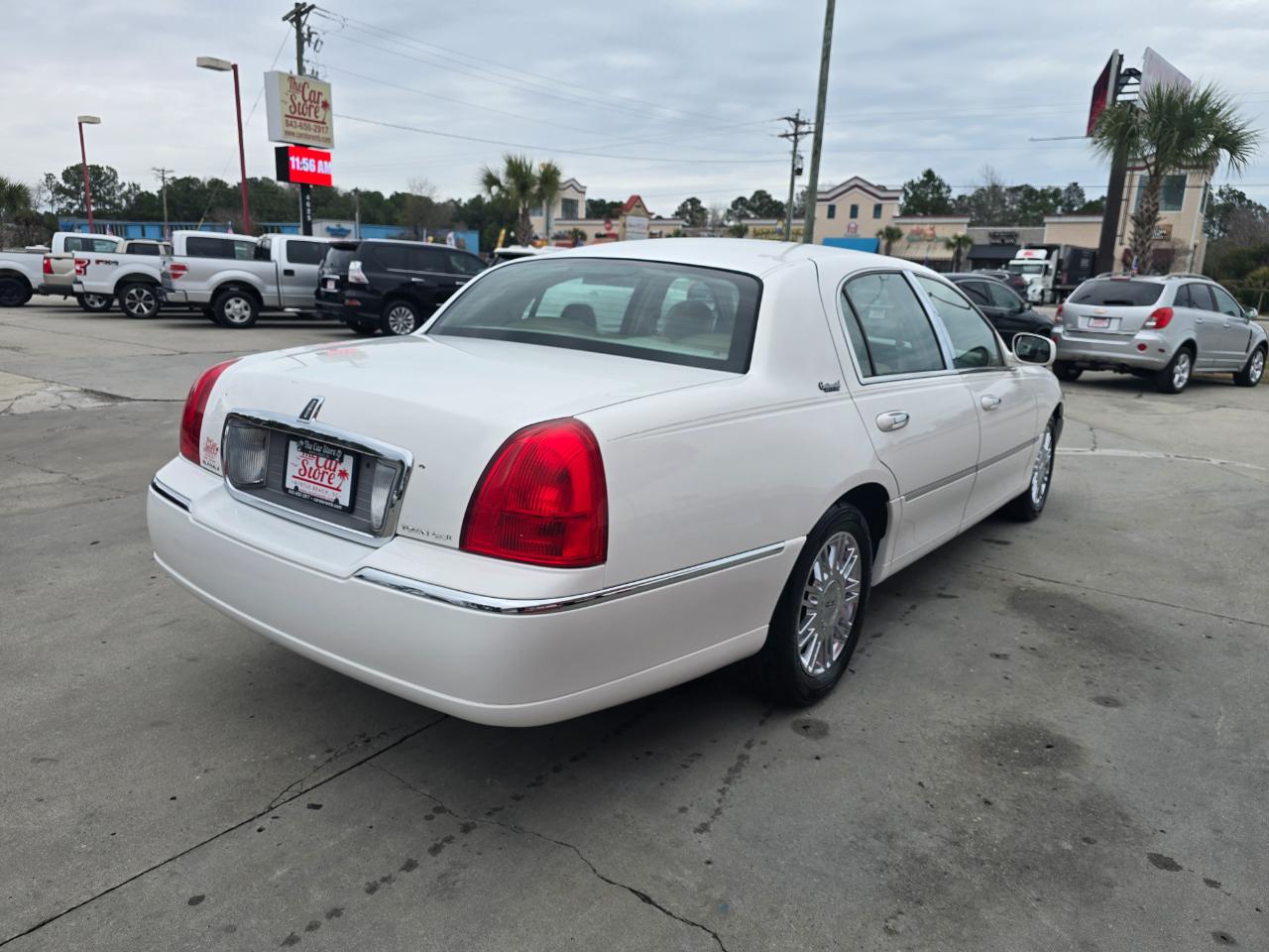 Lincoln Town Car 4dr Sdn Signature Limited 2010
