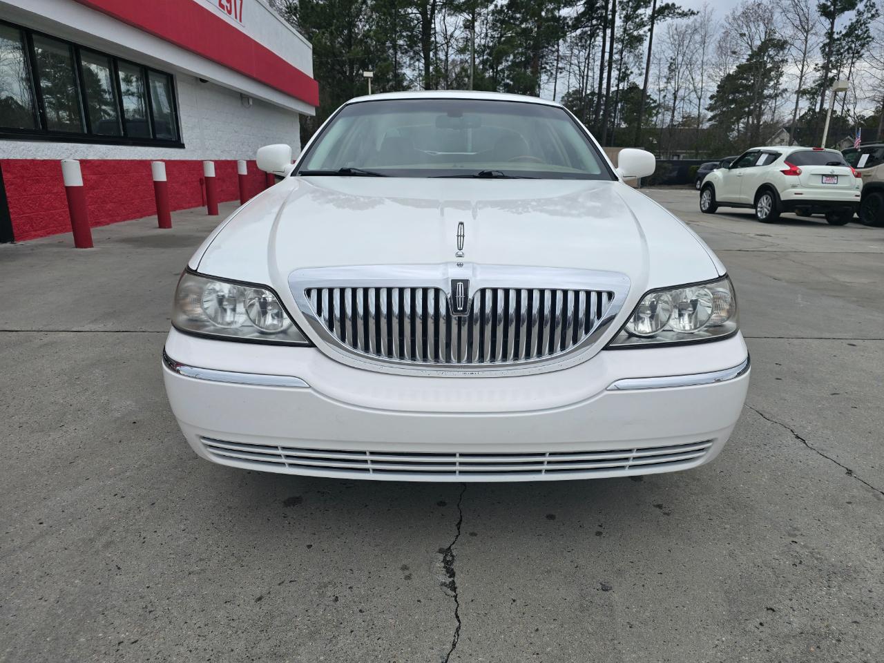 Lincoln Town Car 4dr Sdn Signature Limited 2010