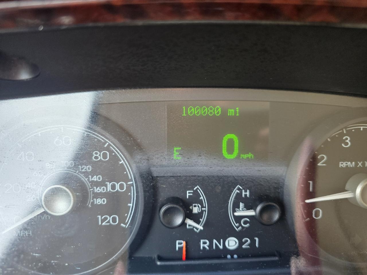 Lincoln Town Car 4dr Sdn Signature Limited 2010