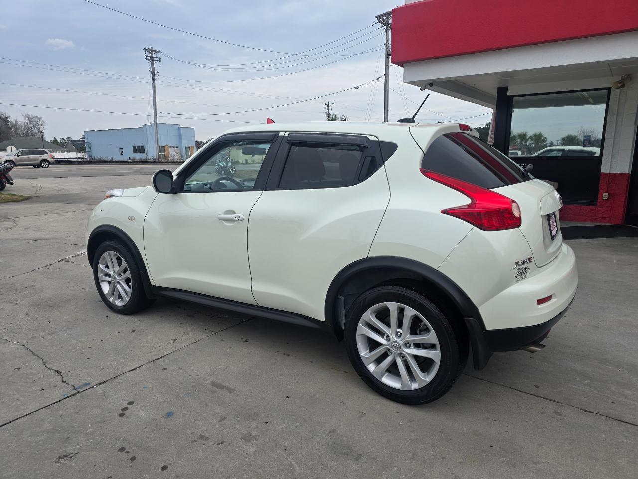 Nissan Juke 5dr Wgn CVT SV FWD 2012