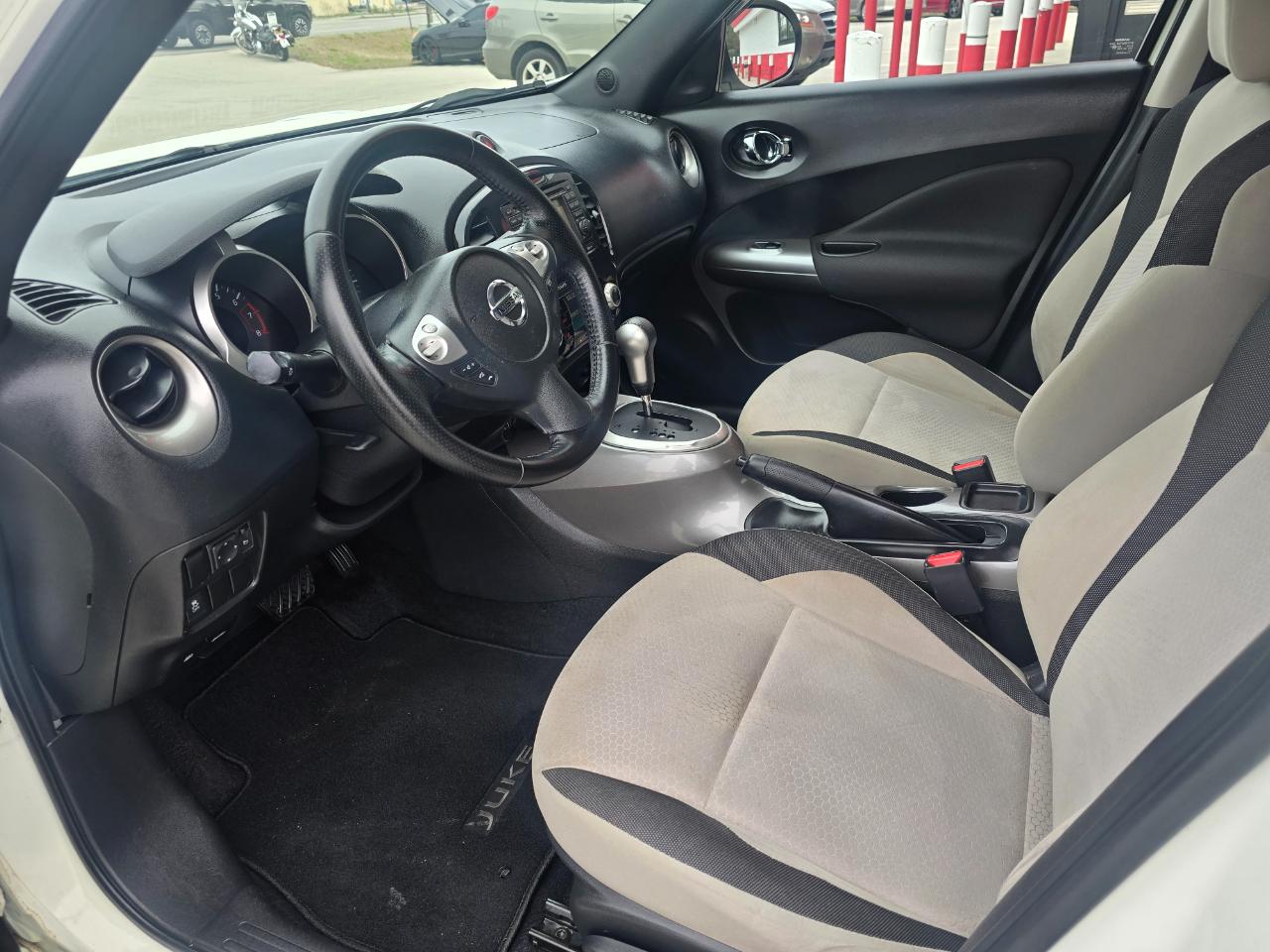 Nissan Juke 5dr Wgn CVT SV FWD 2012
