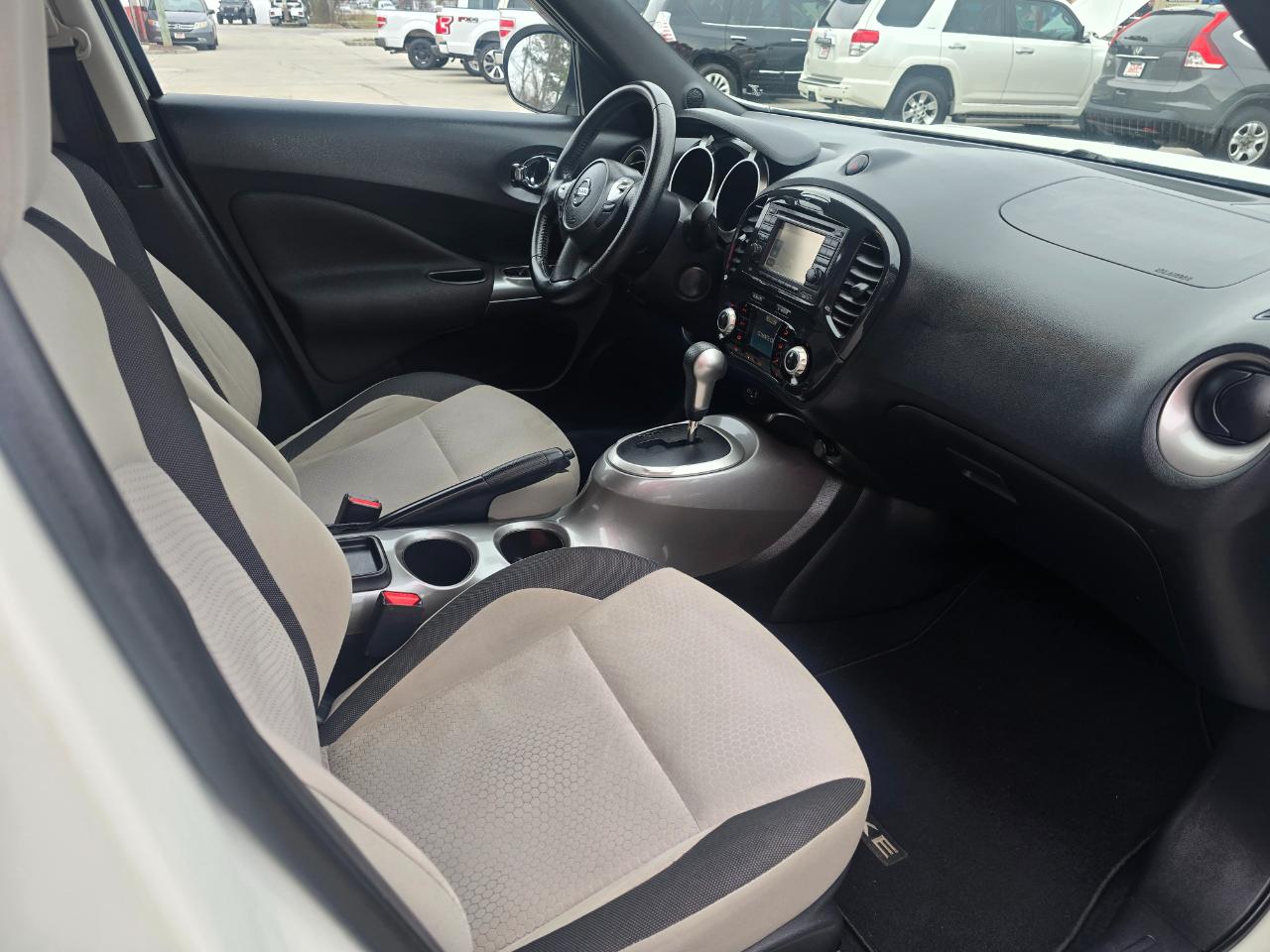Nissan Juke 5dr Wgn CVT SV FWD 2012