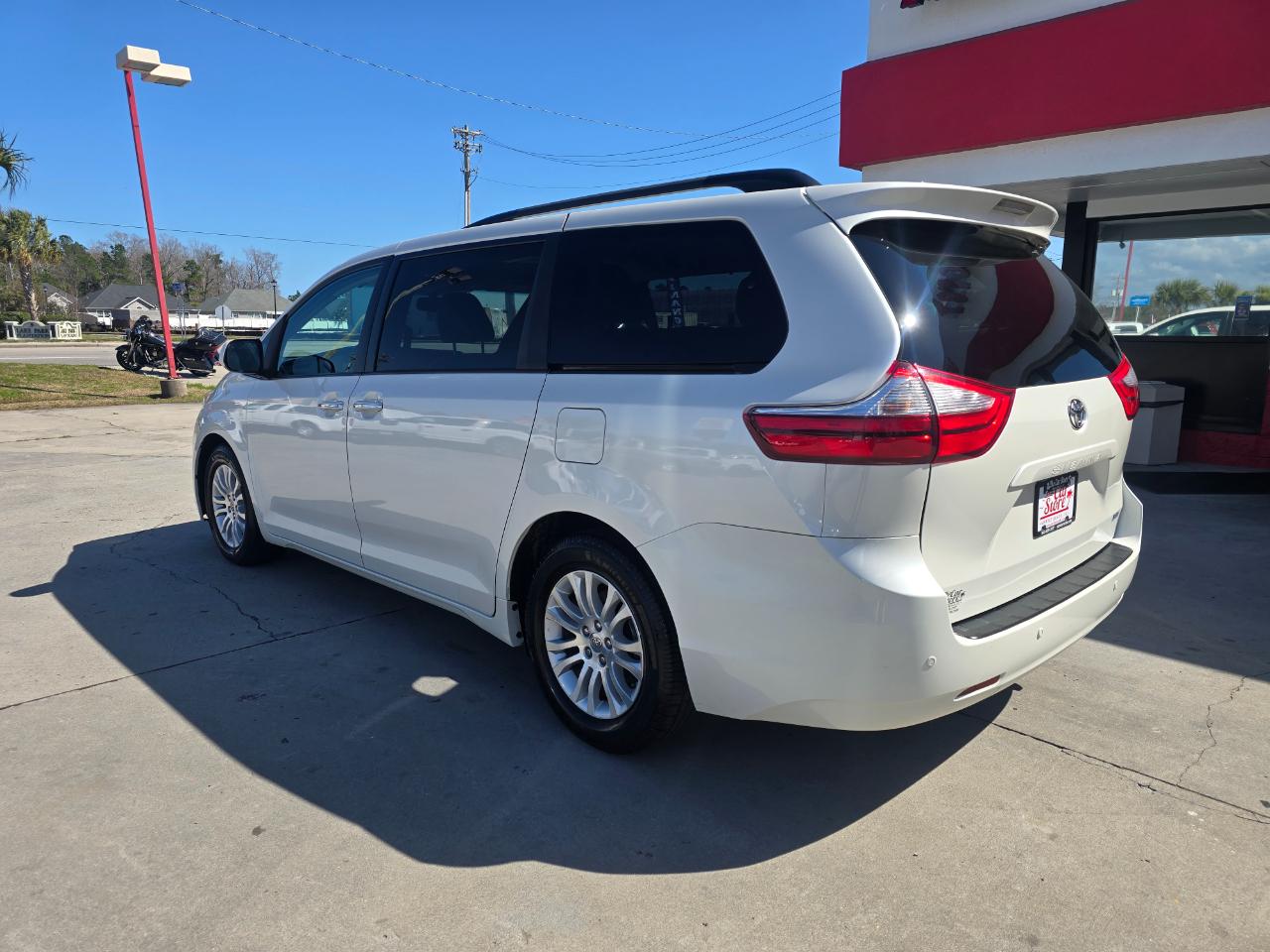 Toyota Sienna 5dr 8-Pass Van XLE FWD (Natl) 2016