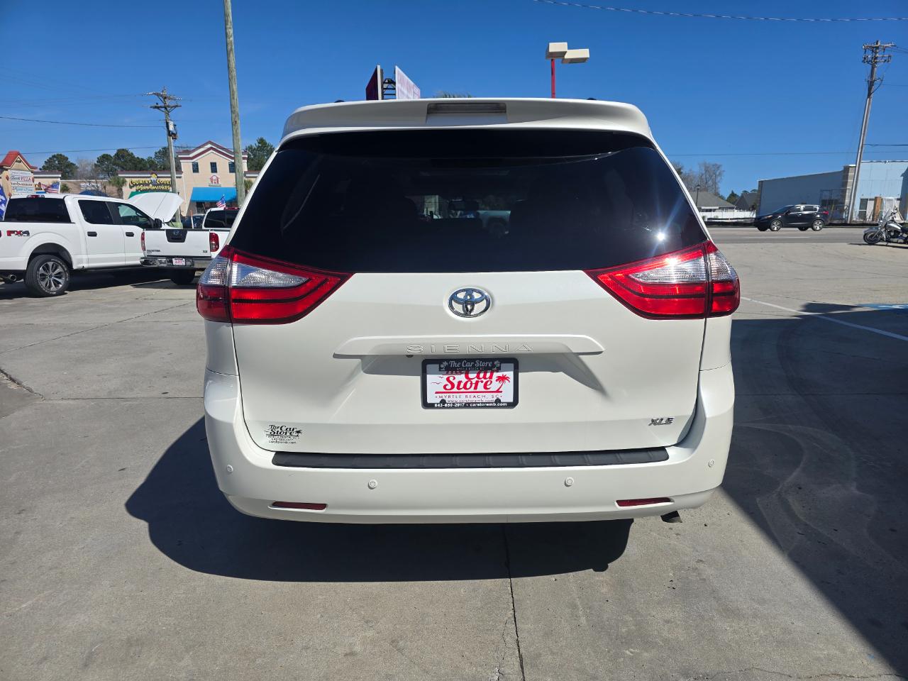 Toyota Sienna 5dr 8-Pass Van XLE FWD (Natl) 2016