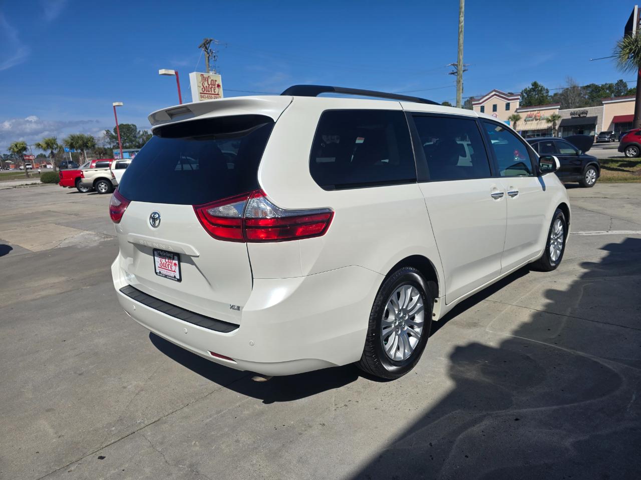 Toyota Sienna 5dr 8-Pass Van XLE FWD (Natl) 2016
