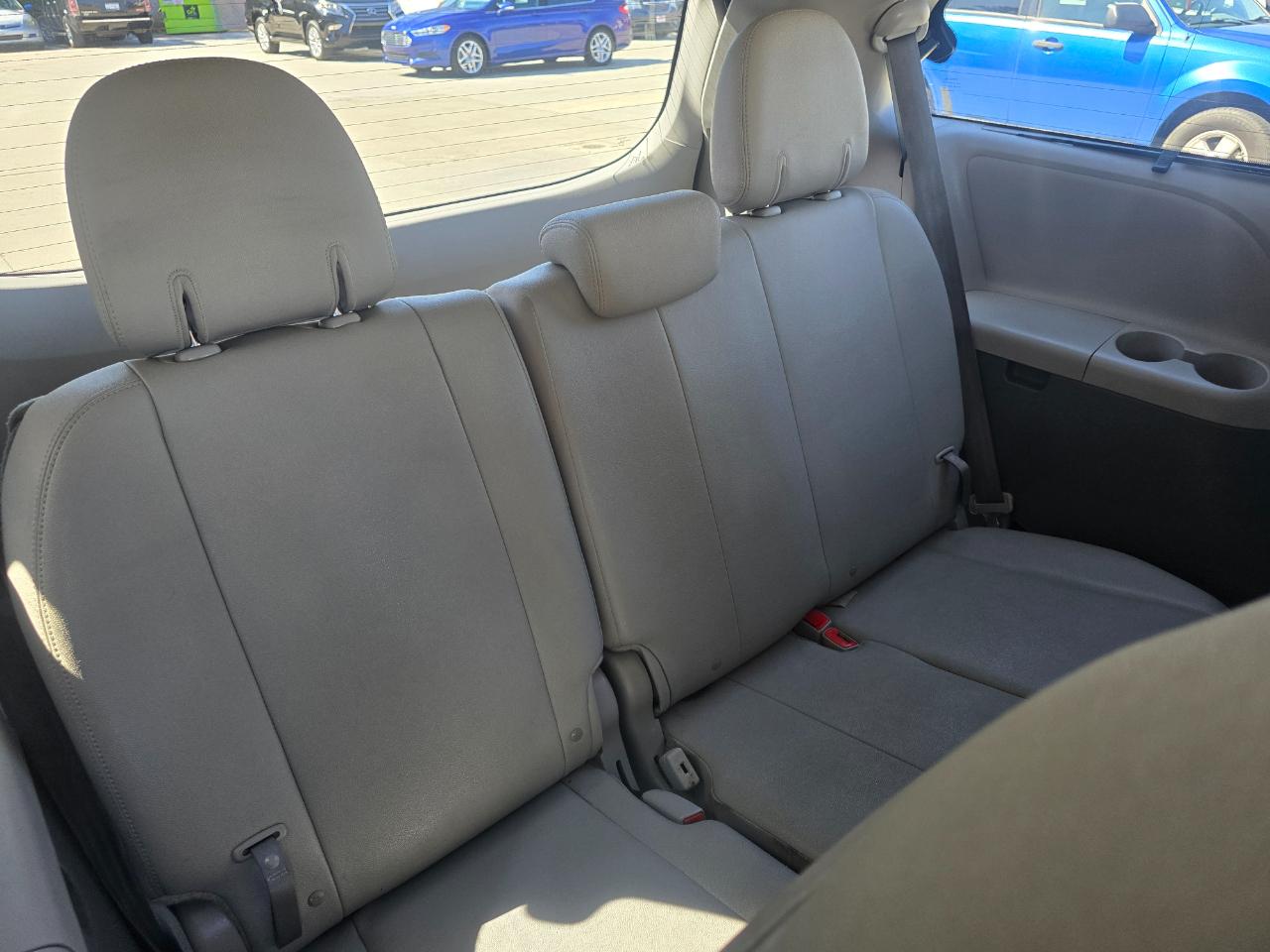 Toyota Sienna 5dr 8-Pass Van XLE FWD (Natl) 2016