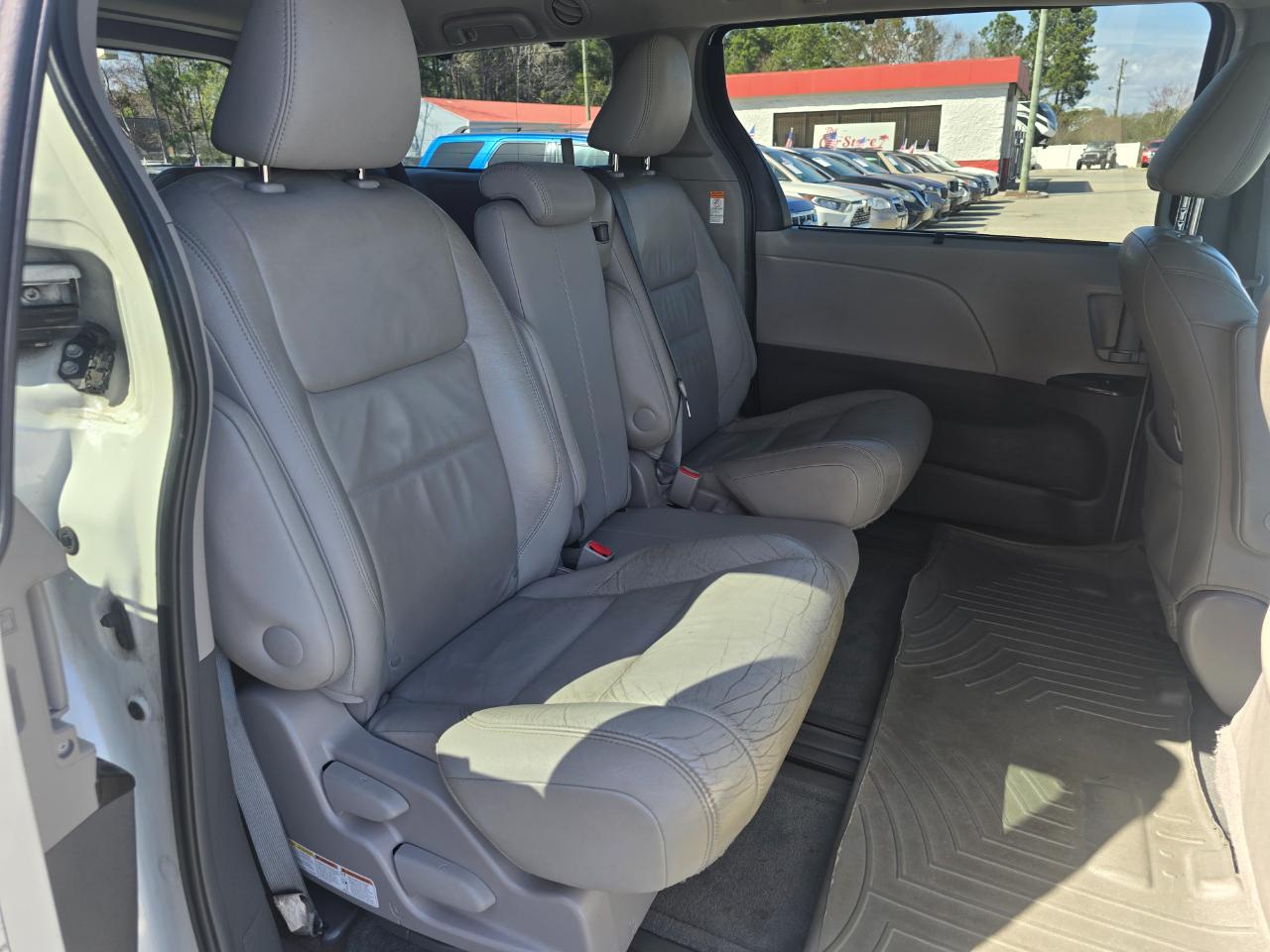 Toyota Sienna 5dr 8-Pass Van XLE FWD (Natl) 2016