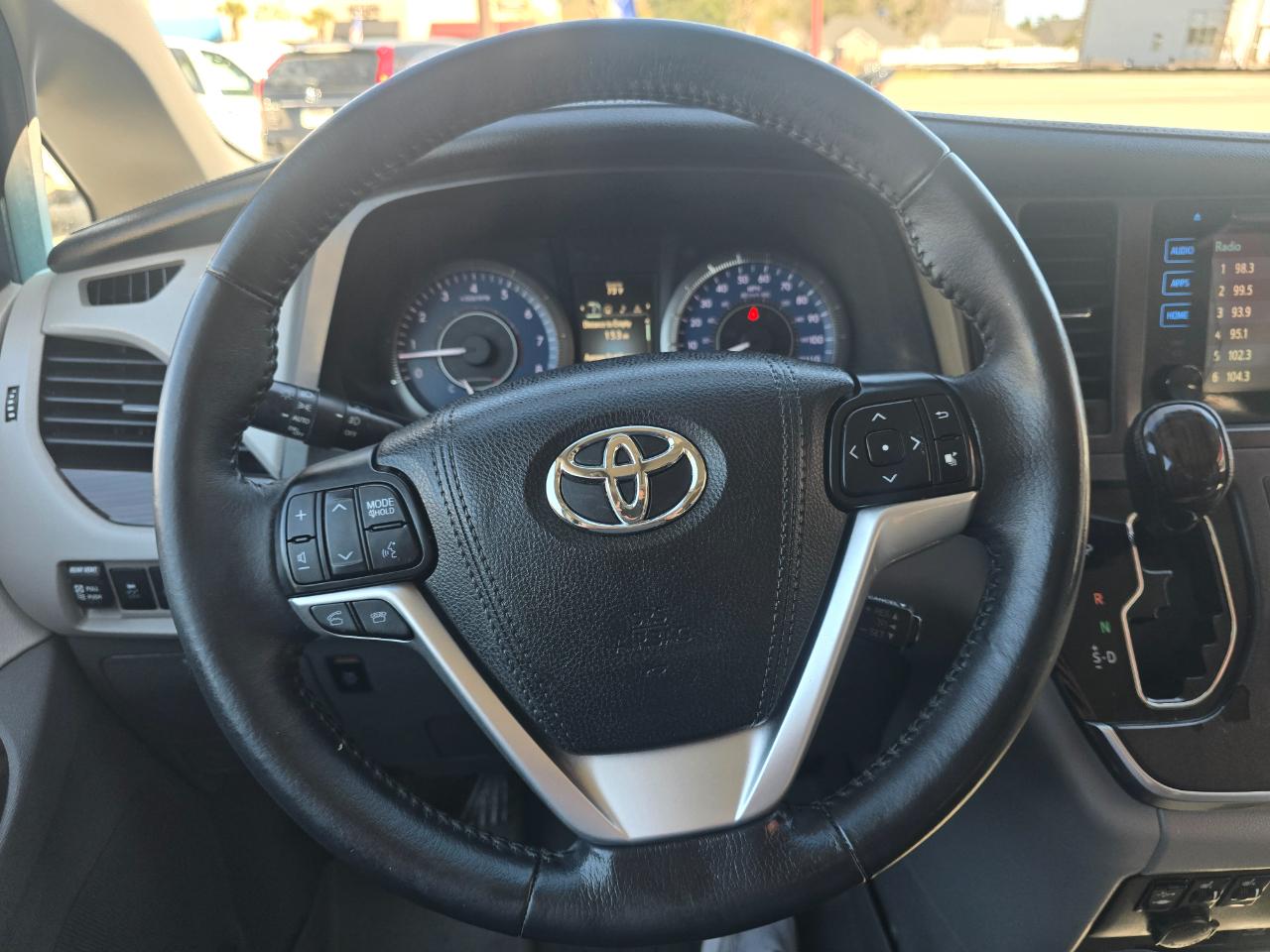 Toyota Sienna 5dr 8-Pass Van XLE FWD (Natl) 2016